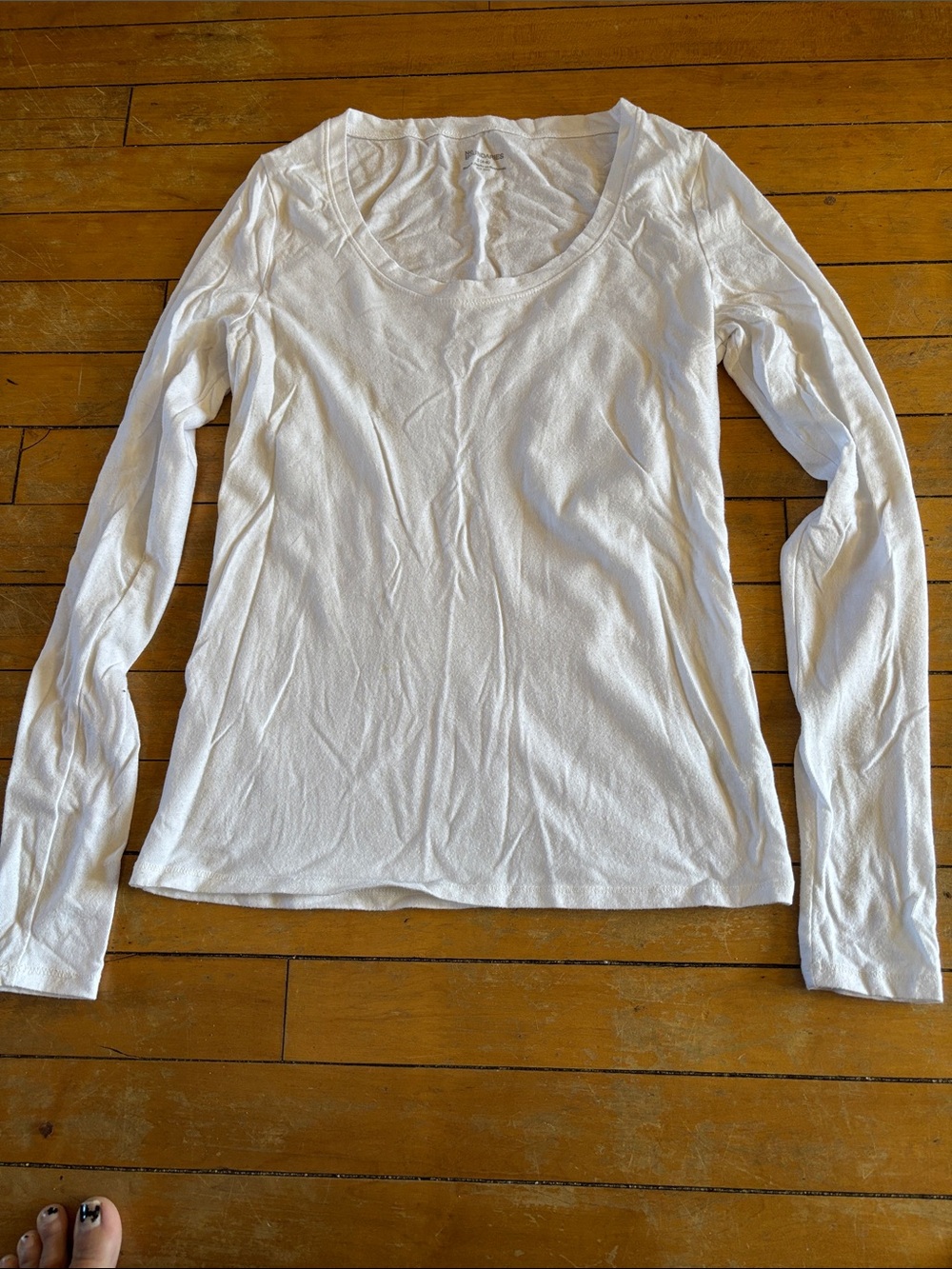 EUC No Boundaries White Scoop Neck Long Sleeve Top